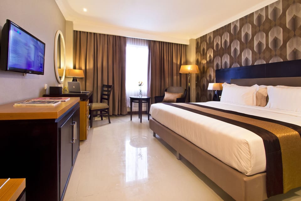 Minibar, in-room safe, free WiFi
