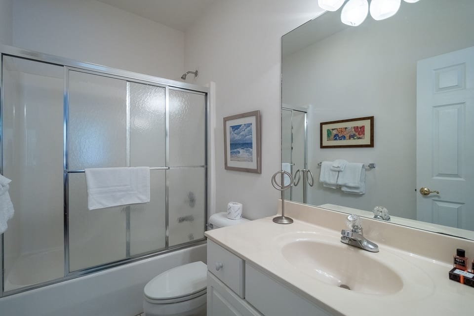 BATHROOM 2