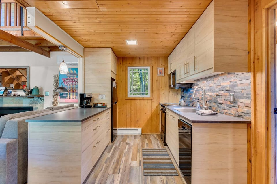 -Dishwasher
-Refrigerator
-Drip Coffee Maker
-Microwave
-Oven and Stove Top