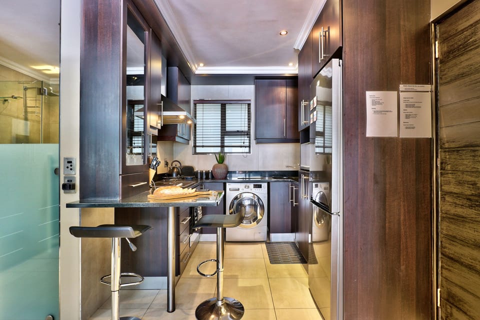 Basic Double Room | Private kitchen | Fridge, microwave, oven, stovetop