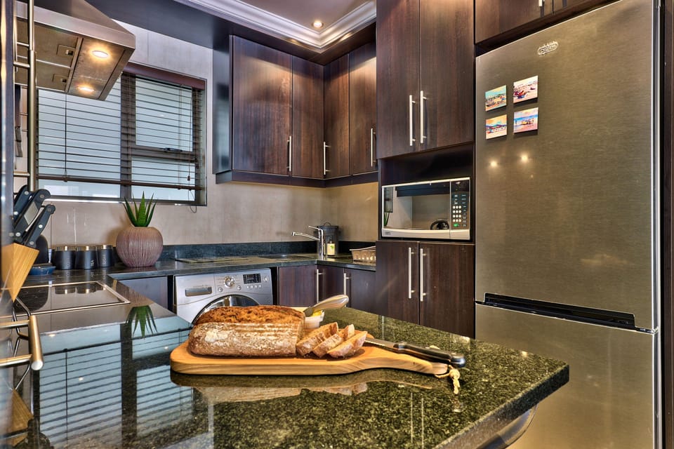 Basic Double Room | Private kitchen | Fridge, microwave, oven, stovetop