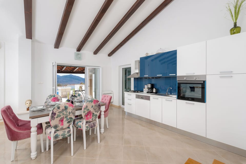 Villa (Luxury Villa) | Private kitchen | Fridge
