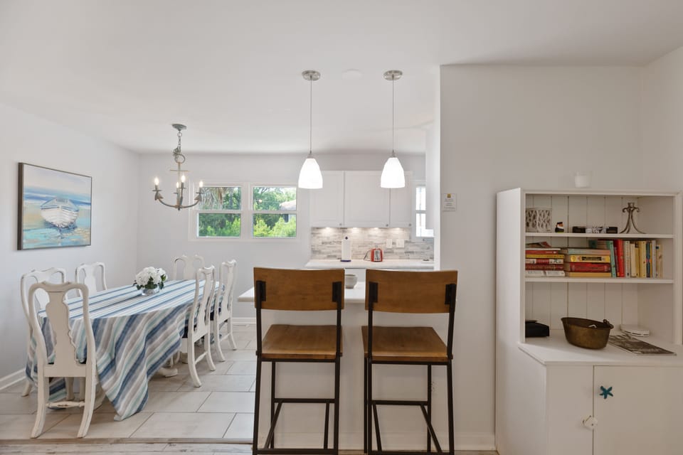 Counter Seating, Dining Area & Kitchen