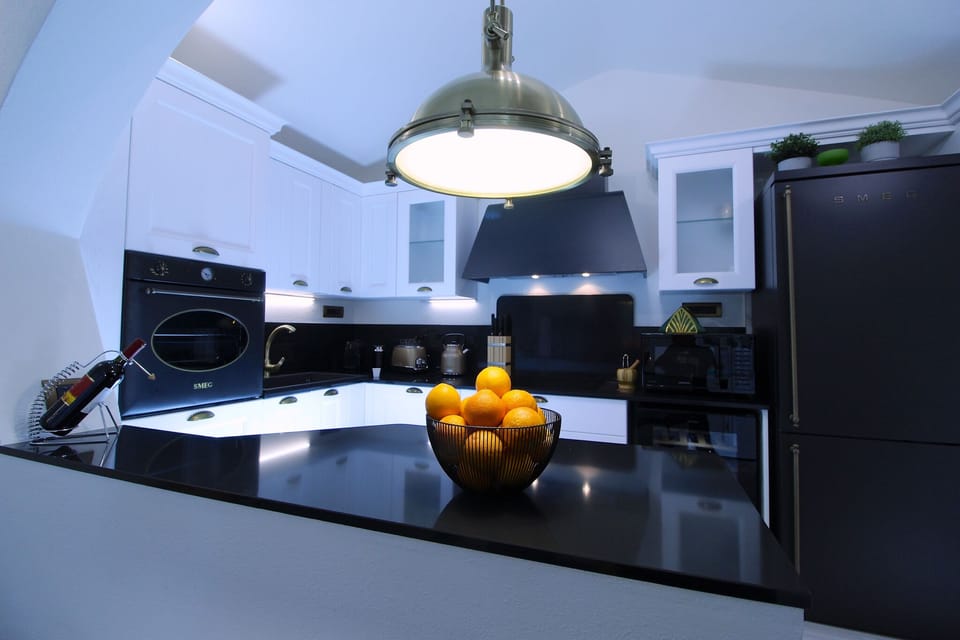 House, 3 Bedrooms | Private kitchen | Full-size fridge, stovetop, dishwasher, highchair