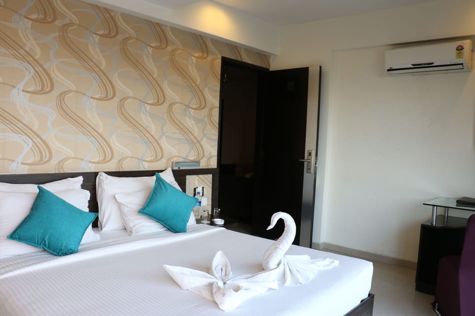 Grace Room S Apt | Minibar, in-room safe, individually furnished, desk
