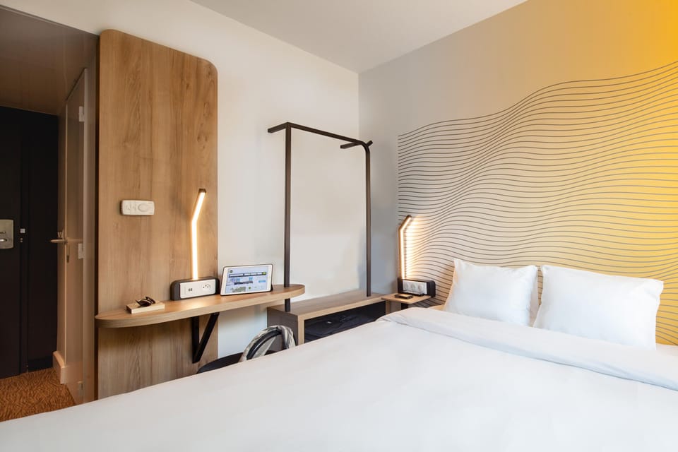 Desk, free WiFi, bed sheets