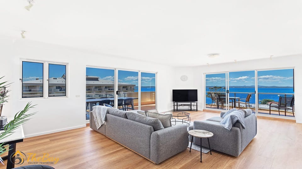 Lounge Overlooking Balcony