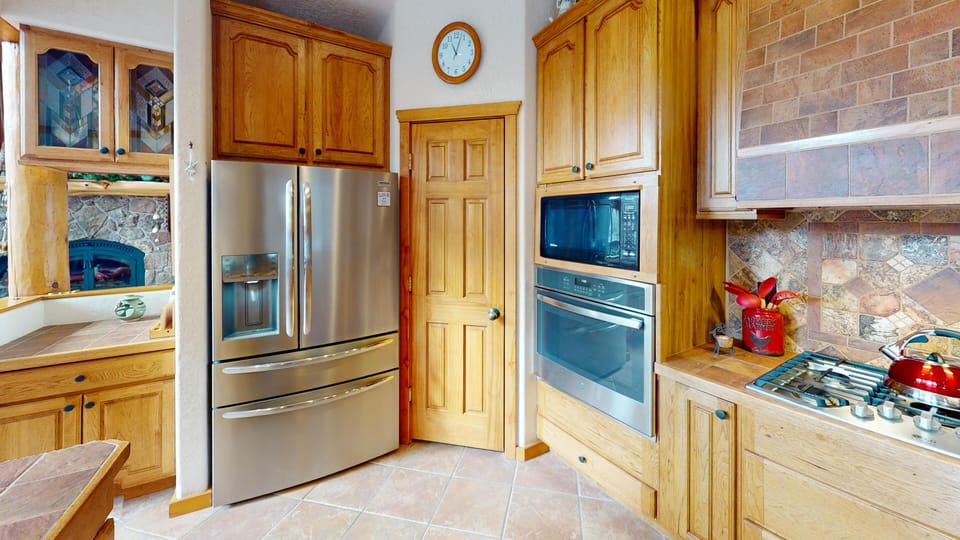 A beautiful kitchen to cook your favorite meals