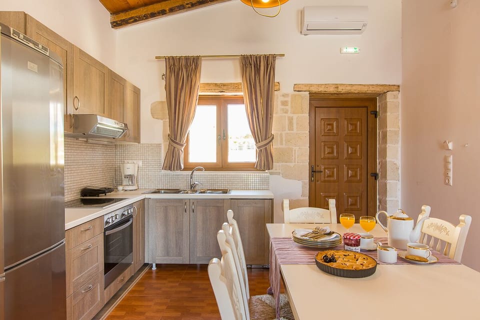 The kitchen is totally functional and fully equipped!