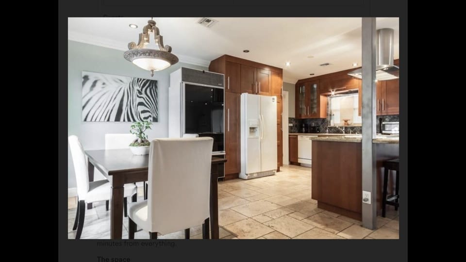 Dinning kitchen area 