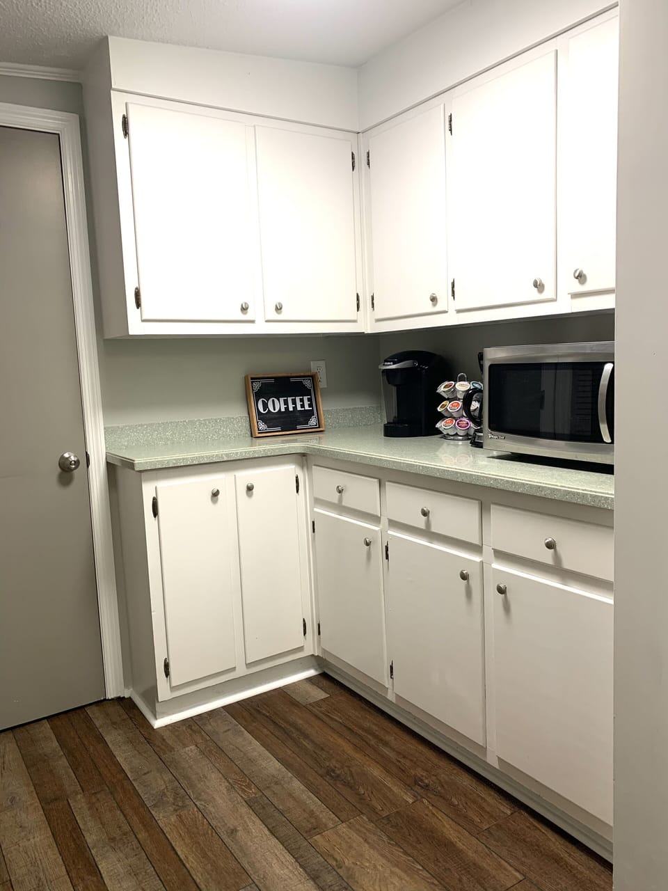 Coffee station - Keriug and standard coffee maker & microwave 