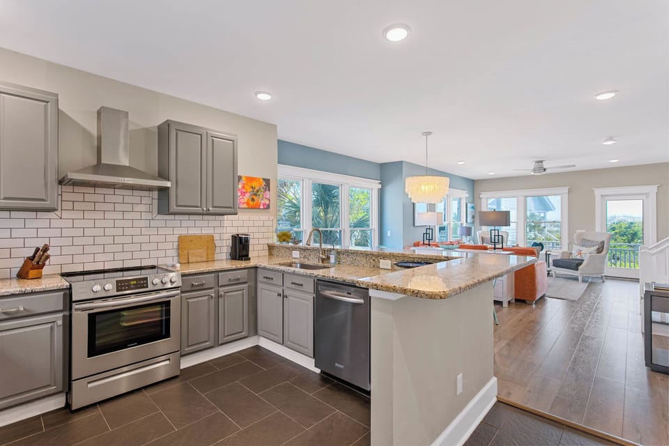 Updated Kitchen - Fully Stocked