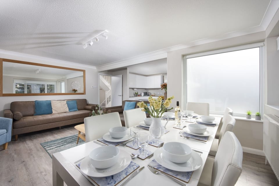 The dining area which seats all guests - Fairsky