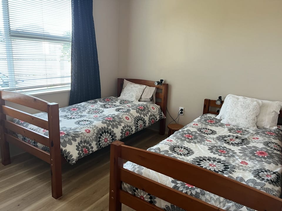 Bedroom 3 with twin singles