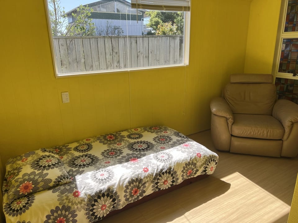 Bedroom 5 with one single bed.