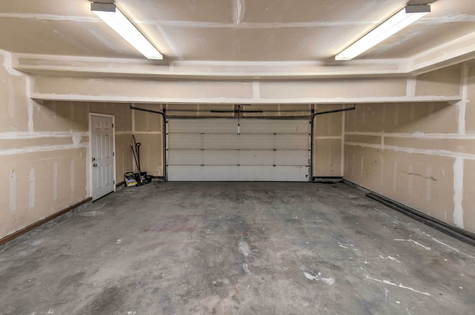 Garage Parking (2 Vehicles)