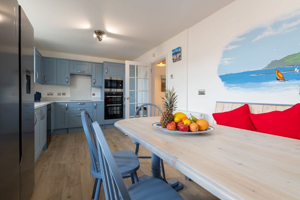 The Moorings - kitchen and breakfast table