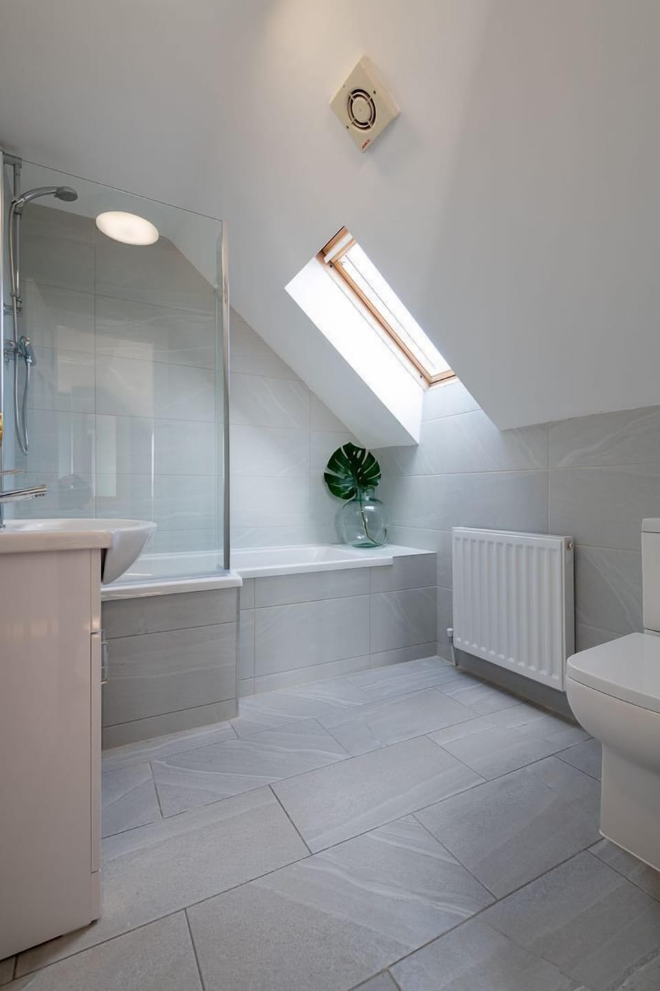 The Moorings - Upstairs superking ensuite