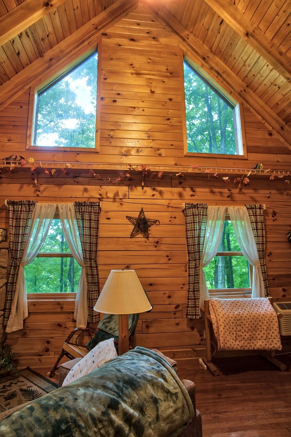 Just the right amount of sunlight in the cabin with all of these windows!