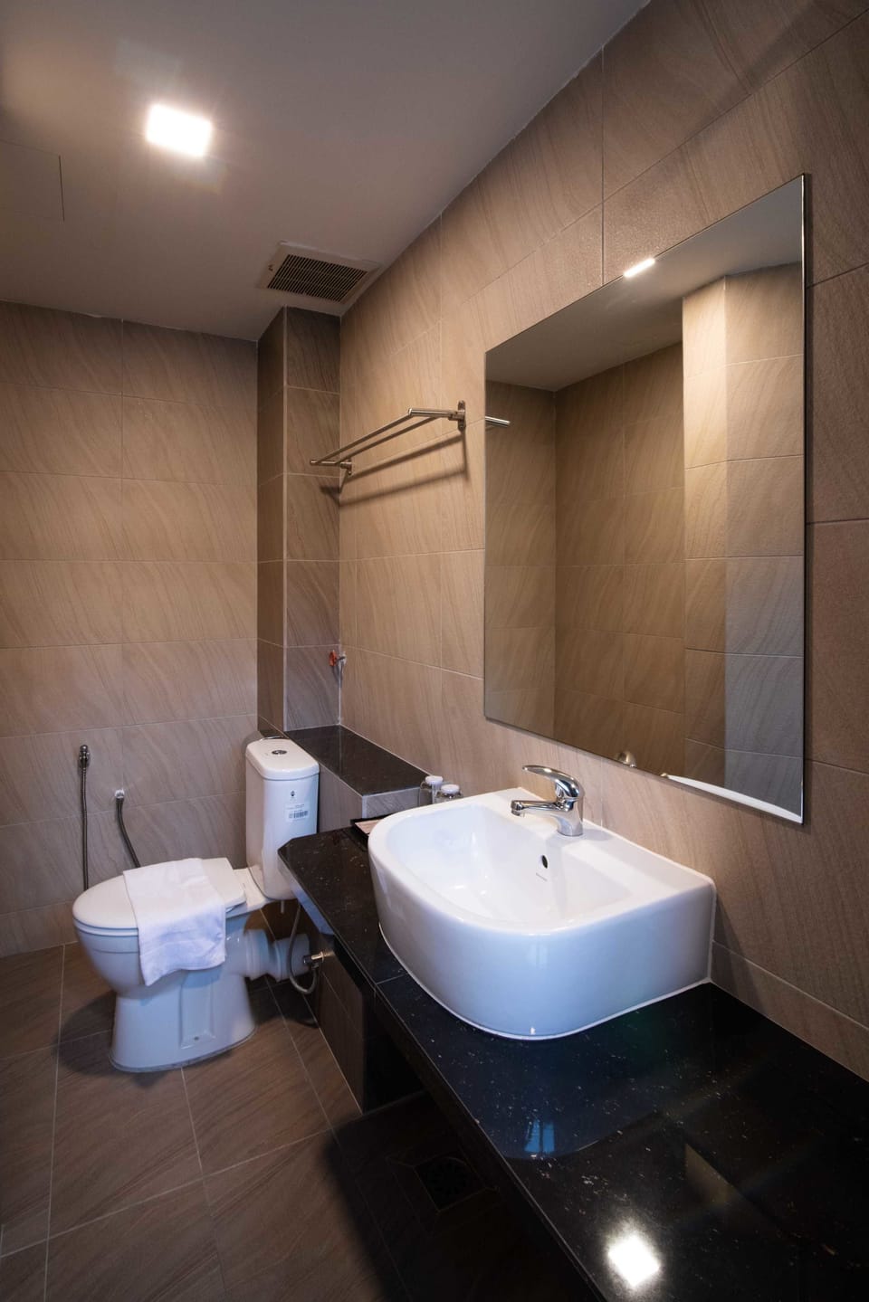 Deluxe Room, 1 Double Bed | Minibar, in-room safe, desk, free WiFi