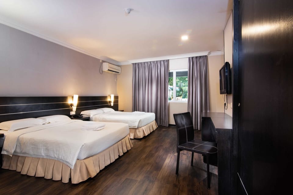 Family Deluxe Room | Minibar, in-room safe, desk, free WiFi