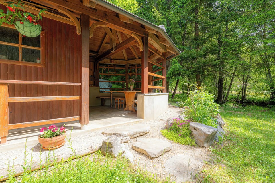 Honeymoon House, 2 Bedrooms, Balcony (House Mavko Near Lake Cerknica) | Outdoor dining