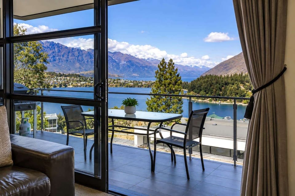 Private balcony with BBQ and stunning postcard views 