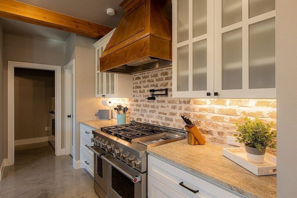 Large gourmet stove with double oven