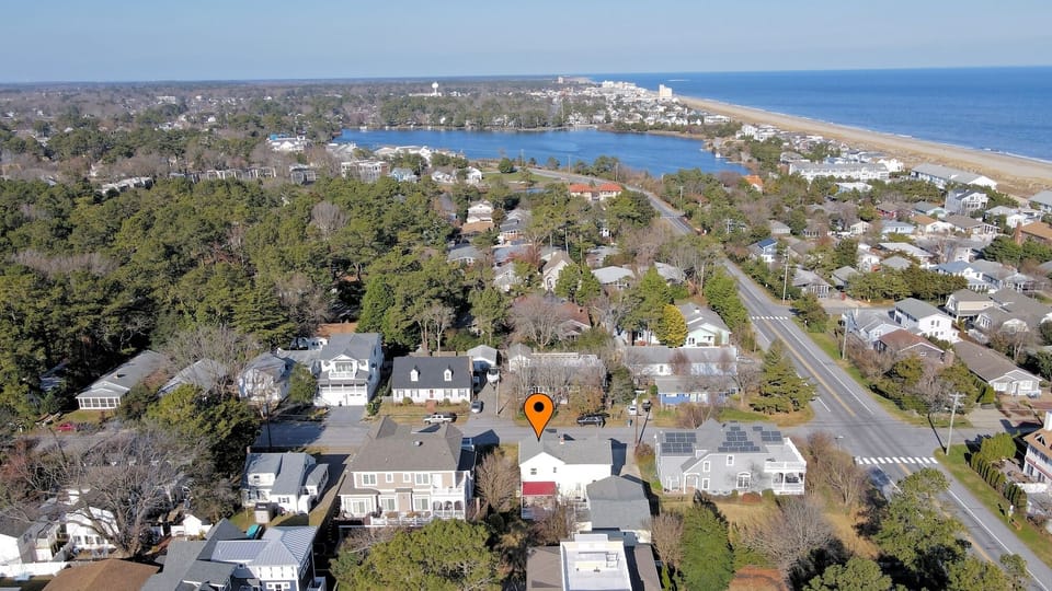 Just  a short walk around Silver Lake to the famous Boardwalk!