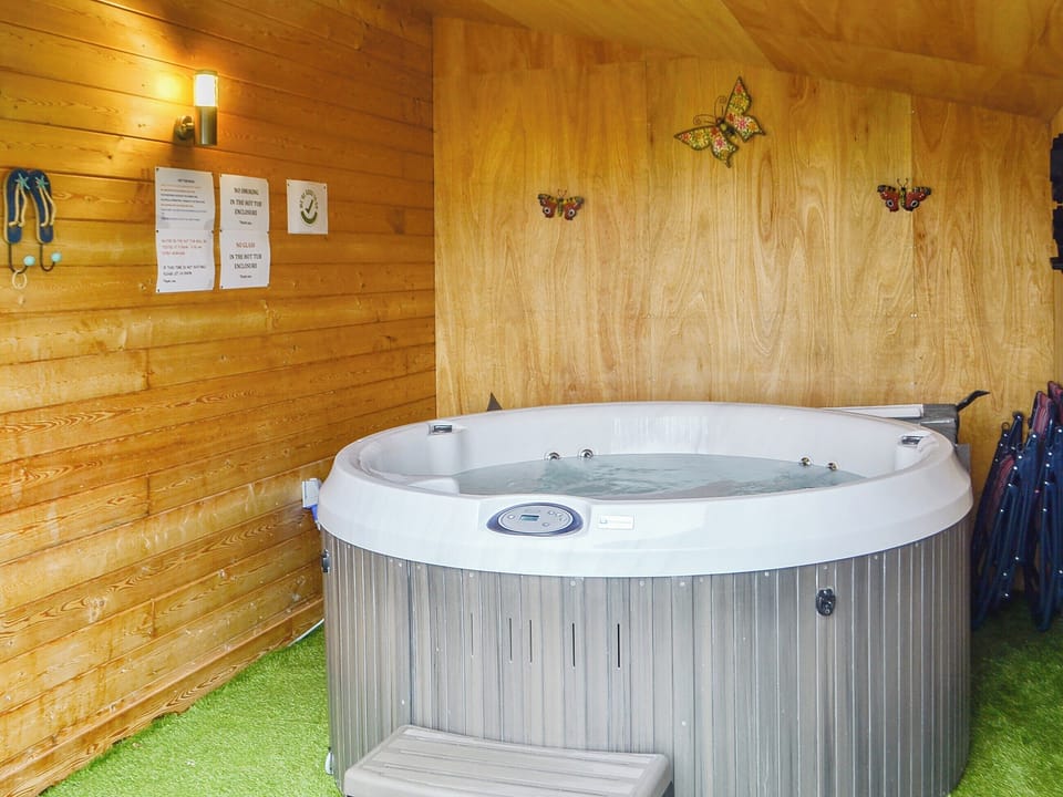 Hot tub | Tyncoed - Cwmachau Farm, Lower Chapel, near Brecon