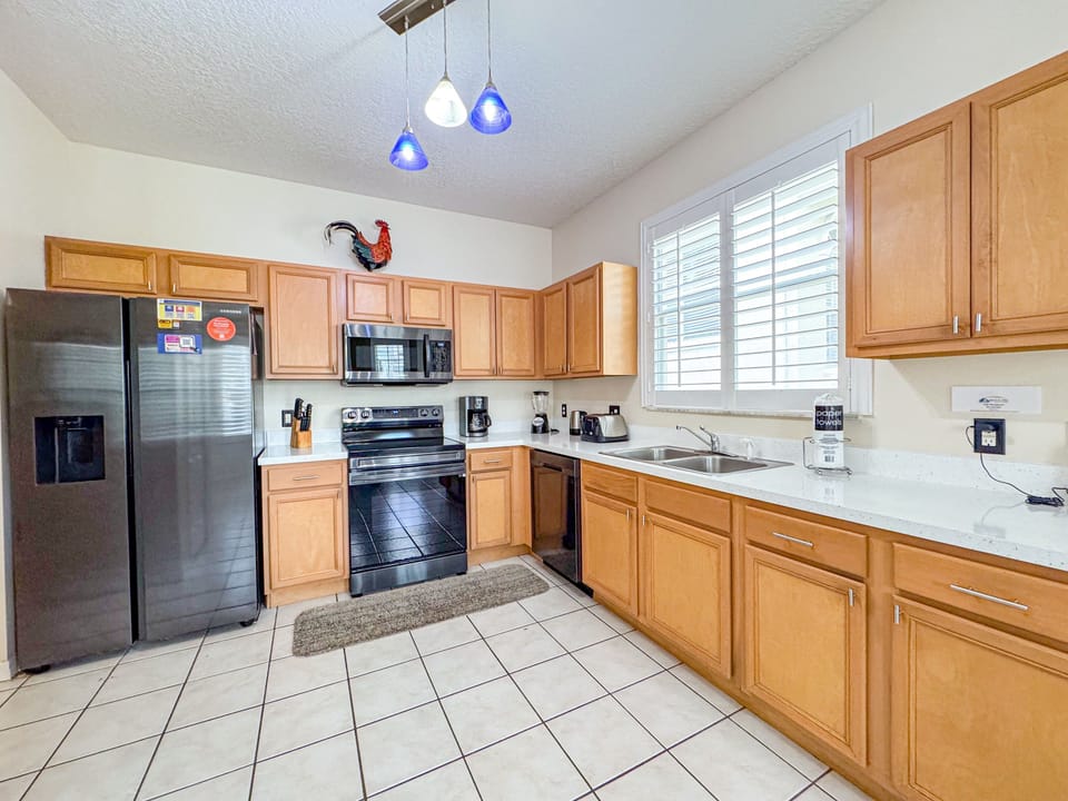 Fully equipped kitchen.