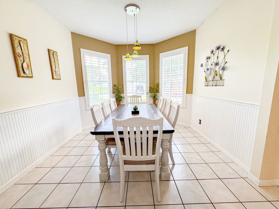 Alternate view of dining room.