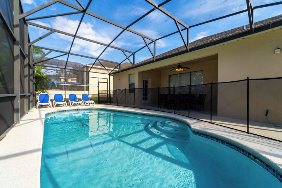 Pool with child pool safety fence in place