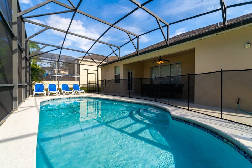 Pool with child pool safety fence in place