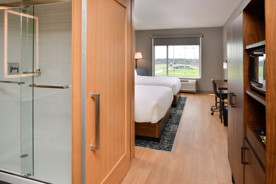 Minibar, in-room safe, desk, laptop workspace