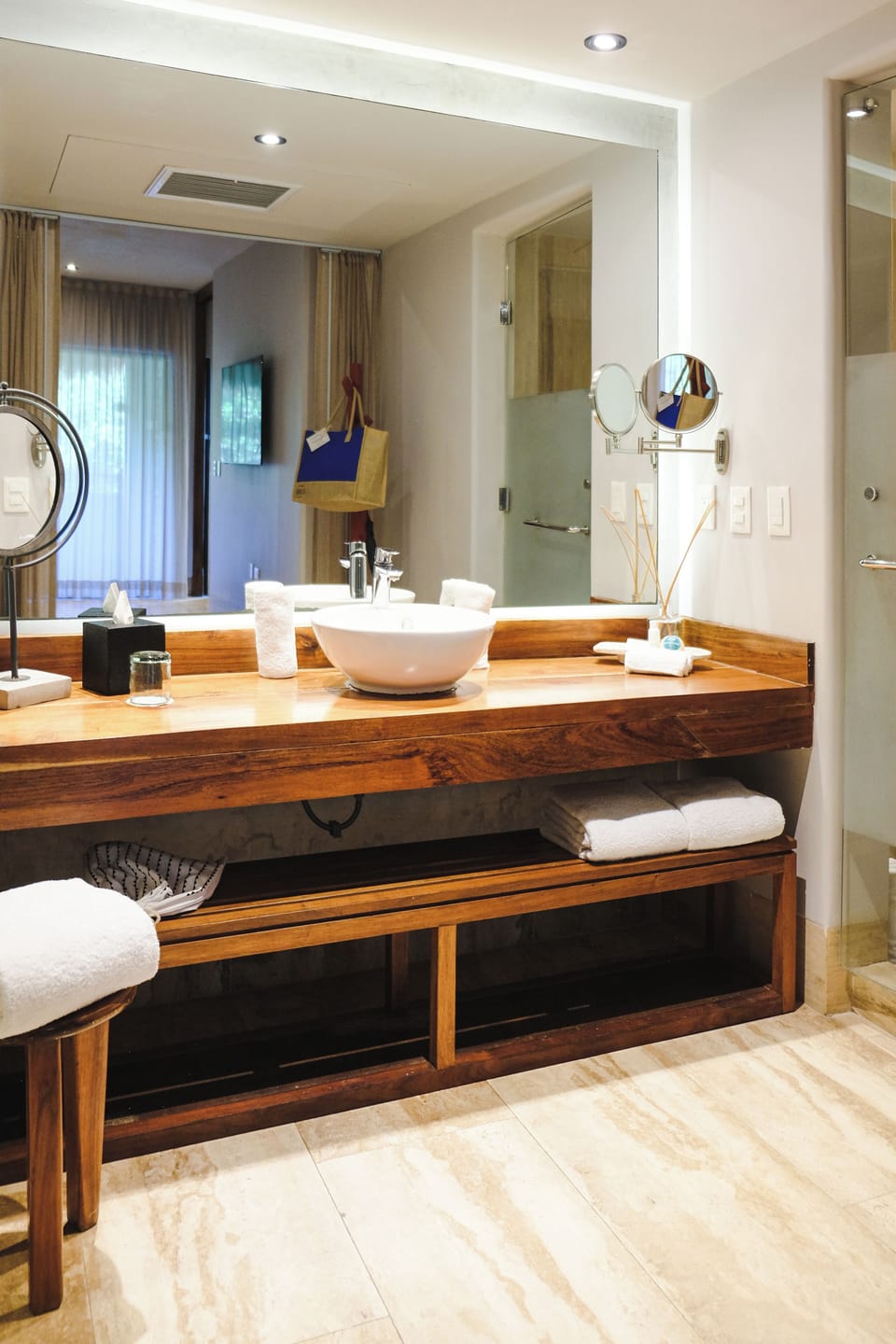 Junior Room, 1 King Bed, Balcony, Garden View | Premium bedding, down comforters, in-room safe, blackout drapes