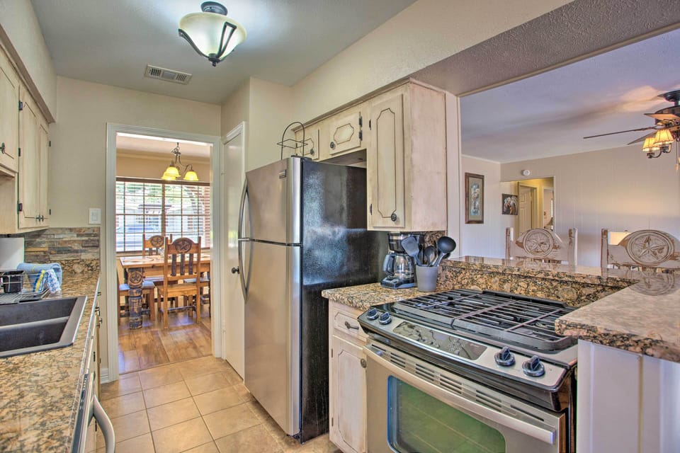 Fully Equipped Kitchen | Dishware & Flatware
