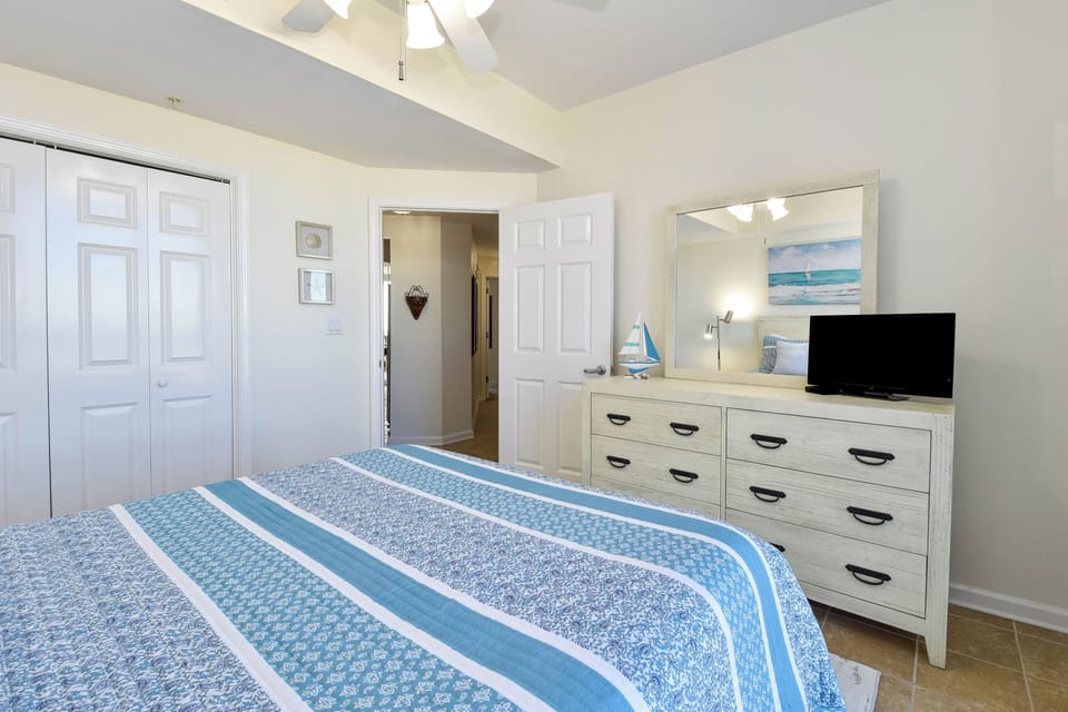 Silver Beach Tower West 403- Guest Bedroom with TV