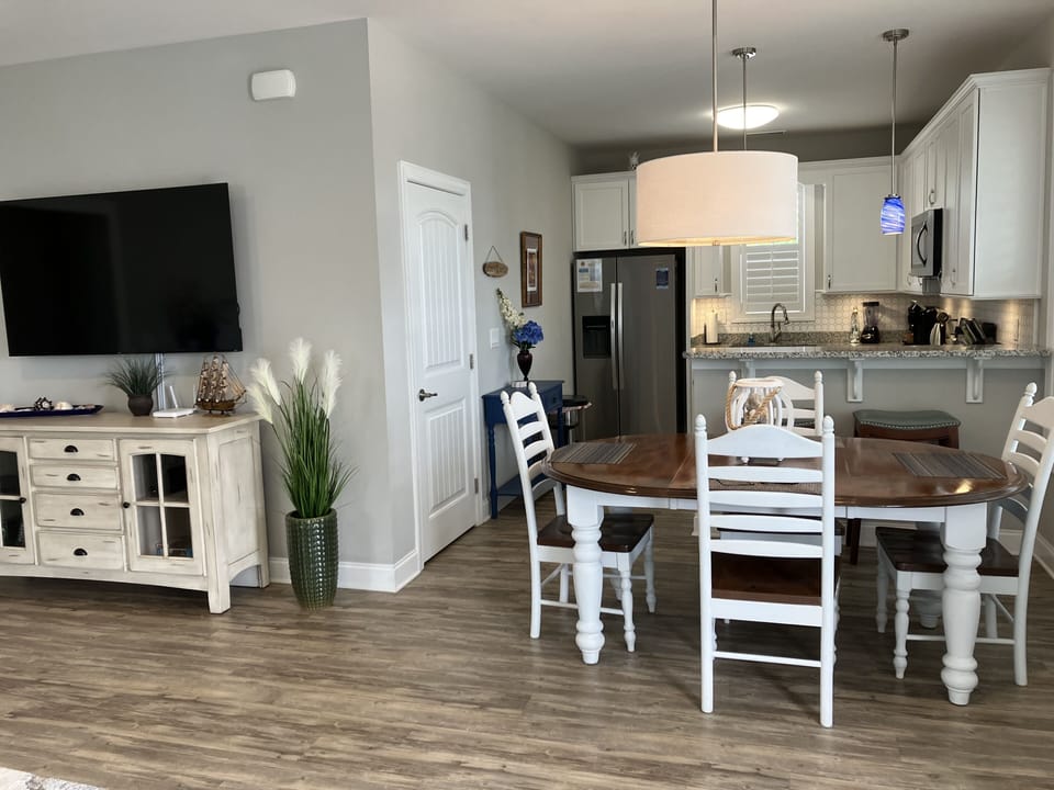 Dining Area/Kitchen