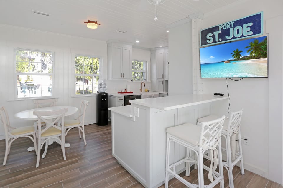 Dining & Bar Seating