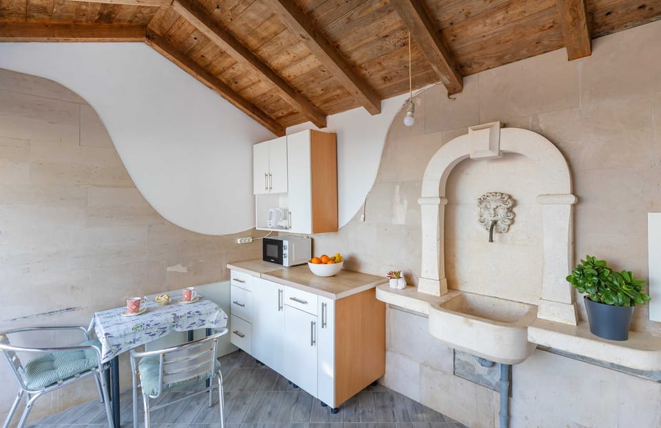 Twin Room (Twin Room with Shared Bathroom) | Property amenity