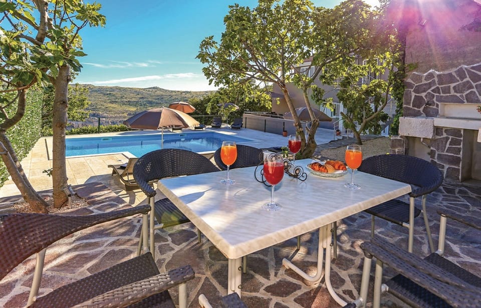 Villa (Four-Bedroom Apartment with Private P) | Terrace/patio