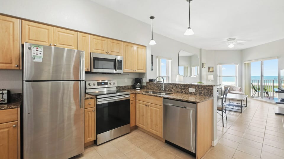 Surf Beach Room 601 Kitchen
