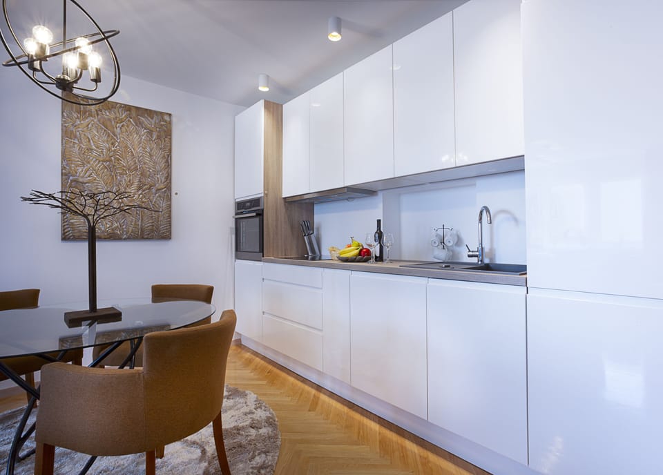 Deluxe Apartment | Private kitchenette | Full-size fridge, oven, stovetop, dishwasher