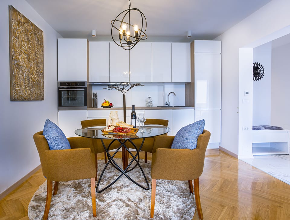Deluxe Apartment | Private kitchen | Full-size fridge, oven, stovetop, dishwasher