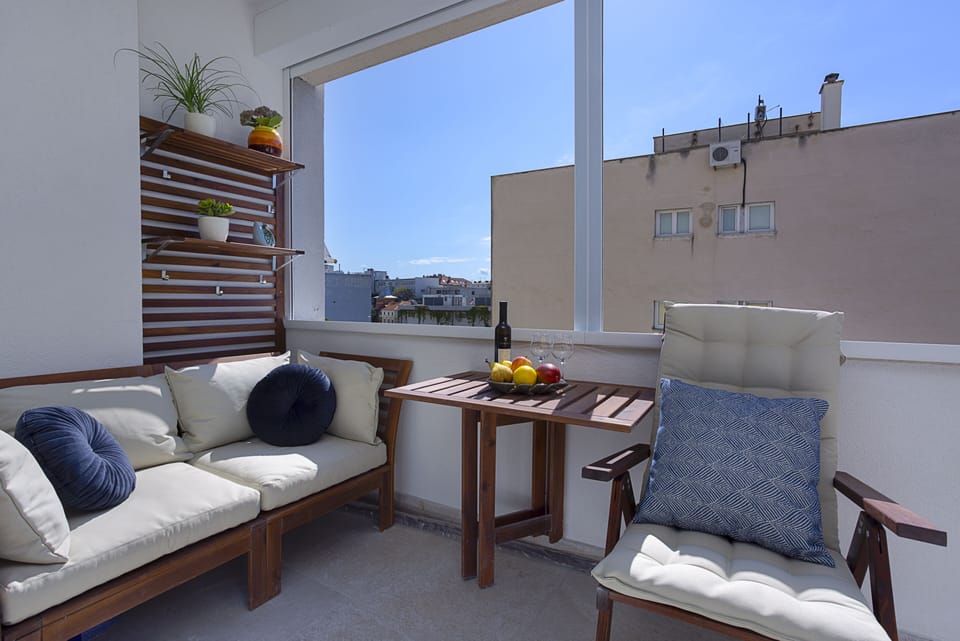 Deluxe Apartment | Balcony