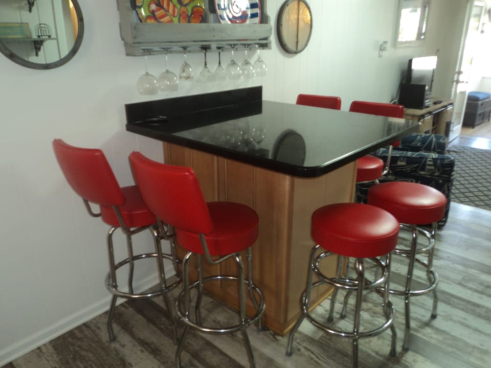Kitchen island/table - seating for 6