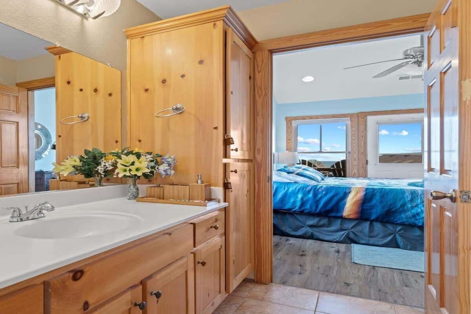 En-Suite Bath 1