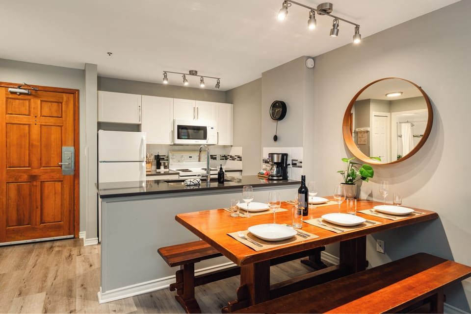 Dining Room - large dining room table for 6, open kitchen, perfect for family dining.