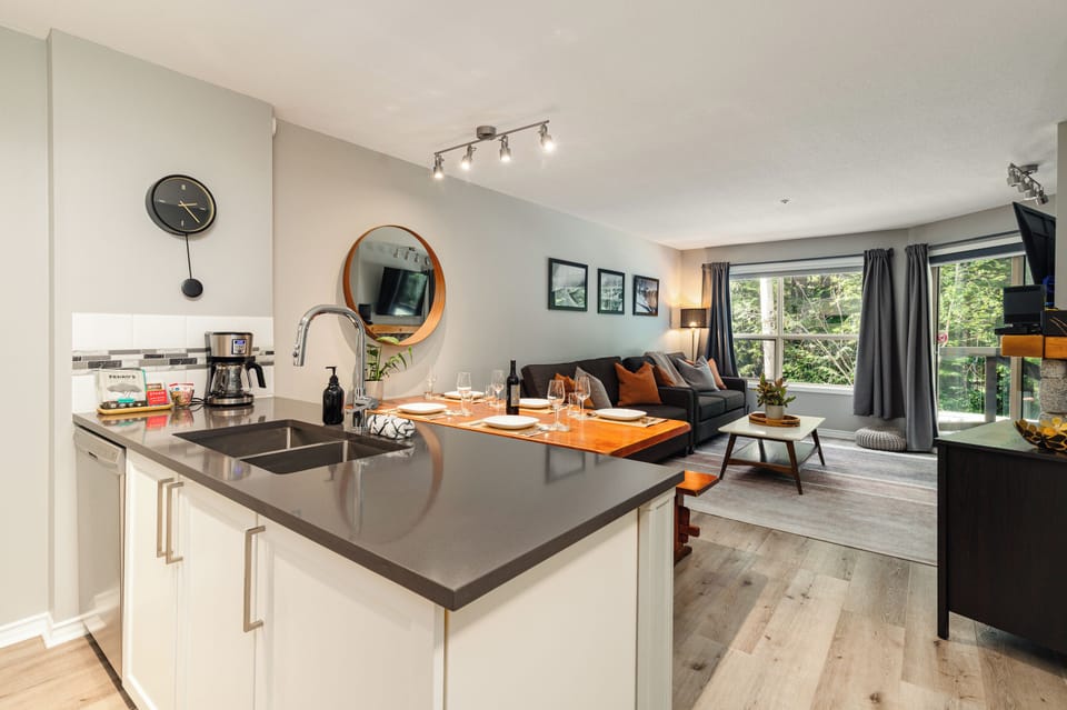 Large living space with ample of room for up to 5 guests.